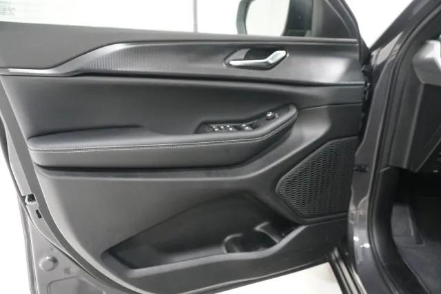 2025 Jeep Grand Cherokee Laredo X 4x4