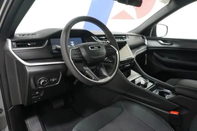 2025 Jeep Grand Cherokee Laredo X 4x4