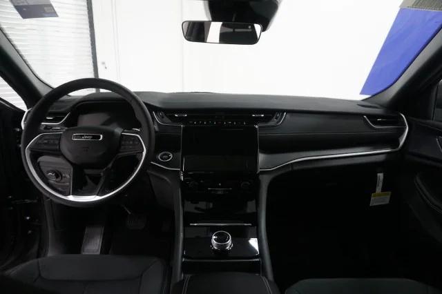 2025 Jeep Grand Cherokee Laredo X 4x4