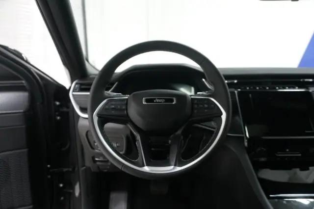 2025 Jeep Grand Cherokee Laredo X 4x4