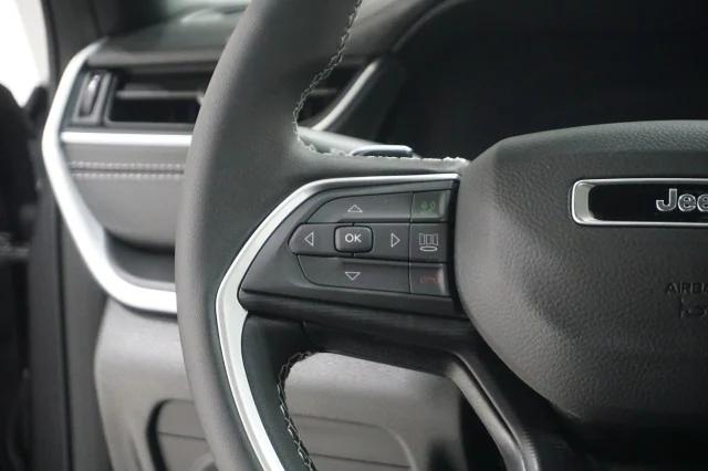 2025 Jeep Grand Cherokee Laredo X 4x4