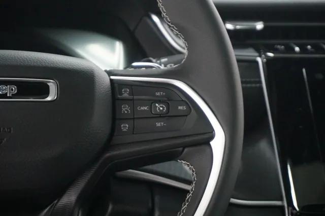 2025 Jeep Grand Cherokee Laredo X 4x4