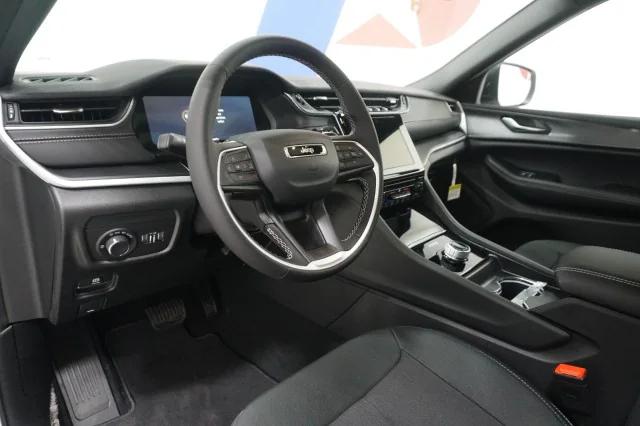 2025 Jeep Grand Cherokee Laredo X 4x4