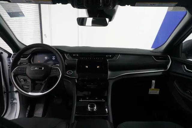 2025 Jeep Grand Cherokee Laredo X 4x4