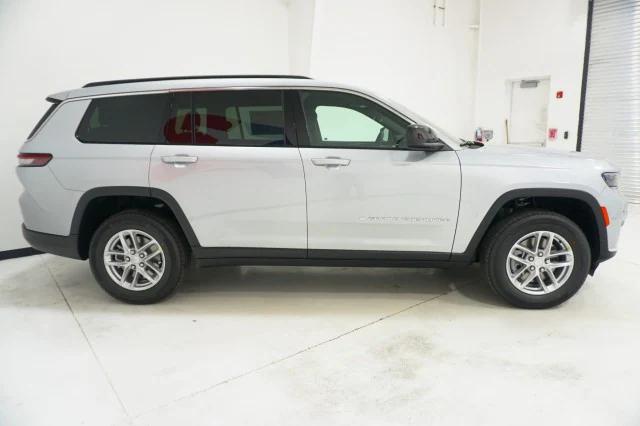 2025 Jeep Grand Cherokee Laredo X 4x4