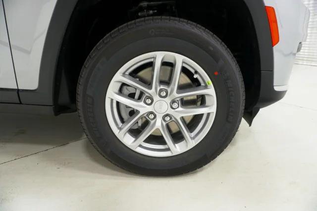 2025 Jeep Grand Cherokee Laredo X 4x4