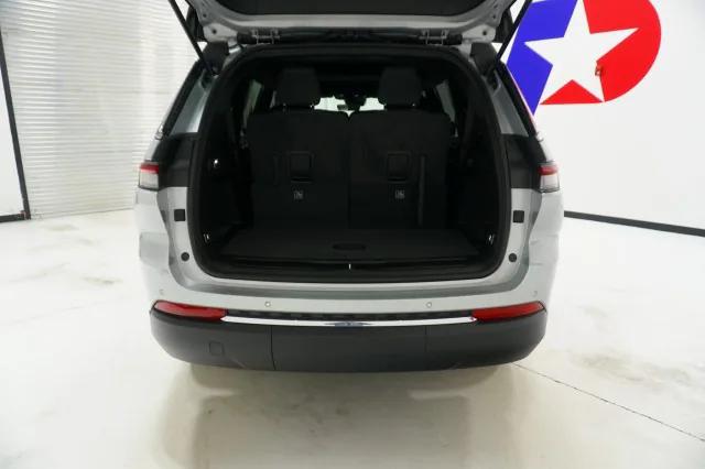 2025 Jeep Grand Cherokee Laredo X 4x4