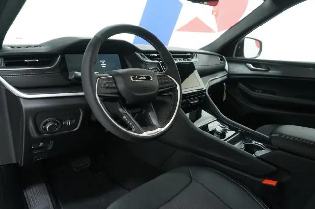 2025 Jeep Grand Cherokee Laredo X 4x4