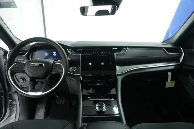 2025 Jeep Grand Cherokee Laredo X 4x4