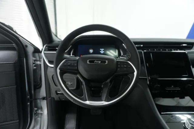 2025 Jeep Grand Cherokee Laredo X 4x4