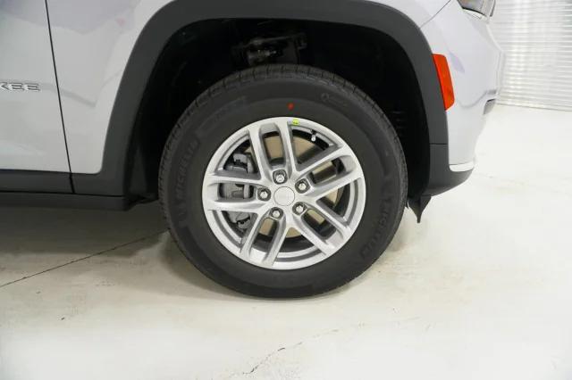 2025 Jeep Grand Cherokee Laredo X 4x4