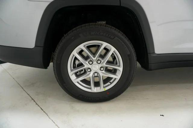 2025 Jeep Grand Cherokee Laredo X 4x4