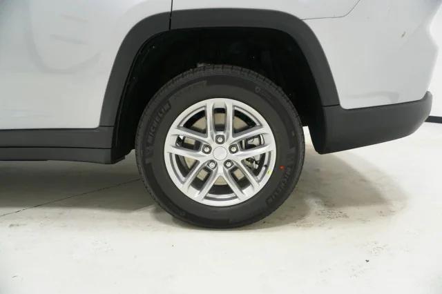 2025 Jeep Grand Cherokee Laredo X 4x4