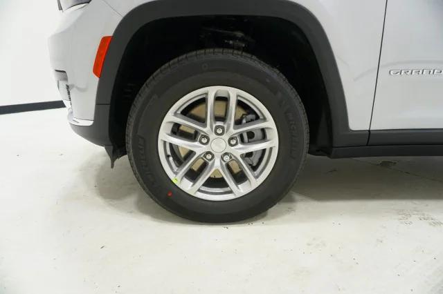 2025 Jeep Grand Cherokee Laredo X 4x4