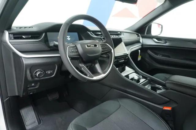 2025 Jeep Grand Cherokee Laredo X 4x4