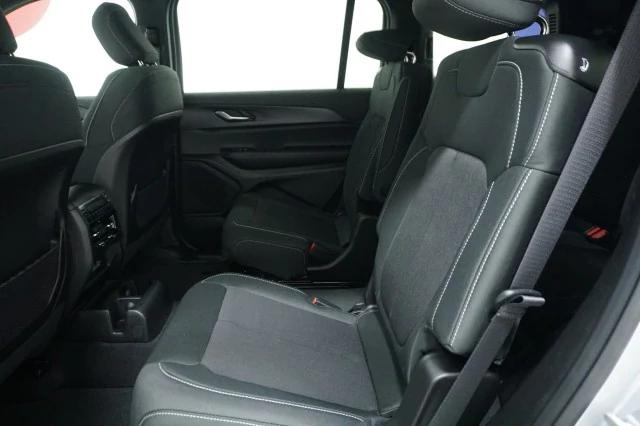 2025 Jeep Grand Cherokee Laredo X 4x4