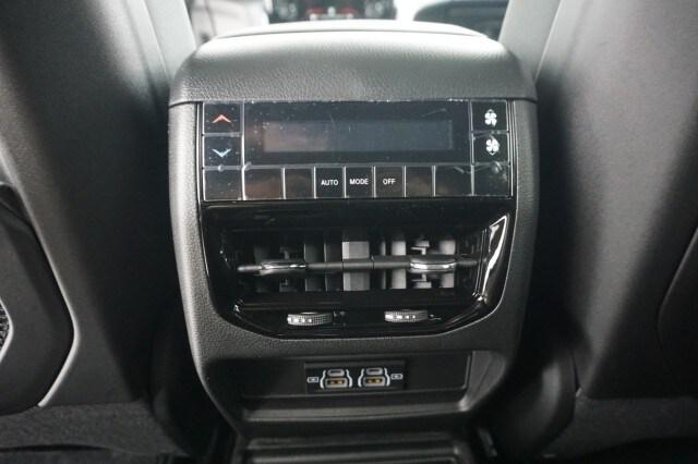 2025 Jeep Grand Cherokee Laredo X 4x4