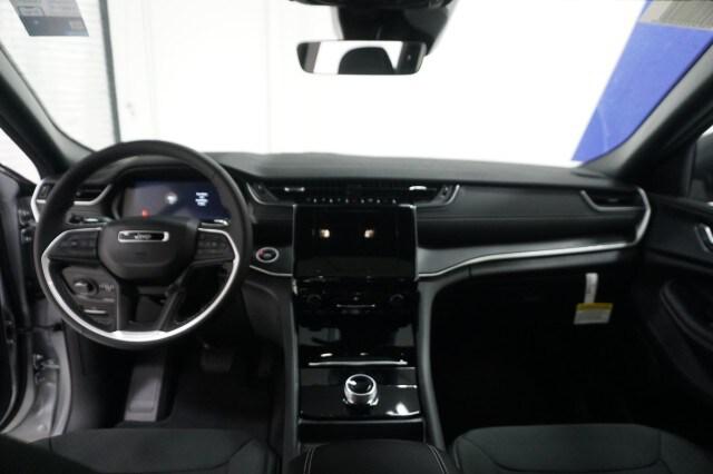 2025 Jeep Grand Cherokee Laredo X 4x4