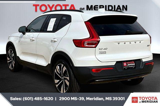 2024 Volvo XC40 B5 Plus Dark Theme 2024 Volvo XC40 B5 Plus Dark Theme