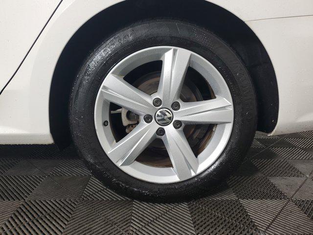 2015 Volkswagen Passat 1.8T Limited Edition