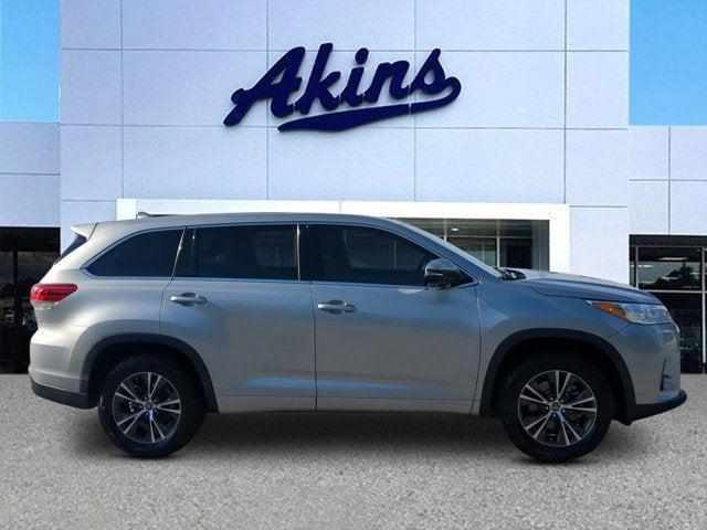 2017 Toyota Highlander LE 2017 Toyota Highlander LE