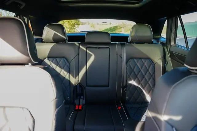 2026 Volkswagen Atlas Cross Sport SEL Premium R-Line
