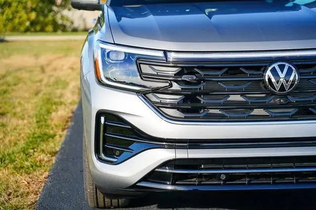 2026 Volkswagen Atlas Cross Sport SEL Premium R-Line