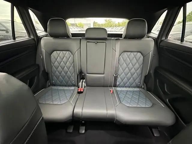 2026 Volkswagen Atlas Cross Sport SEL Premium R-Line