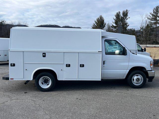 2026 Ford E-350 Cutaway Base