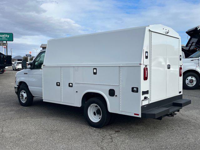 2026 Ford E-350 Cutaway Base