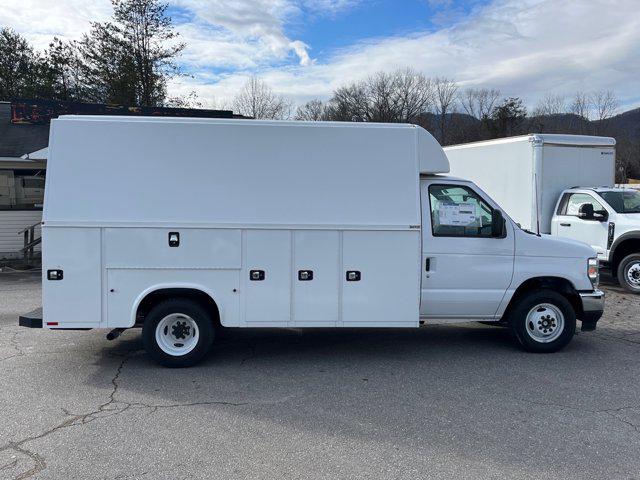 2026 Ford E-350 Cutaway Base