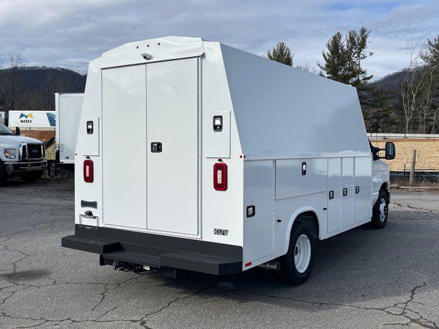 2026 Ford E-350 Cutaway Base