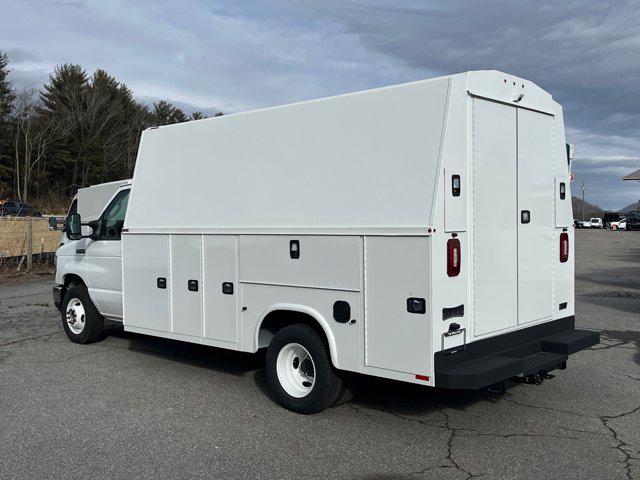 2026 Ford E-350 Cutaway Base