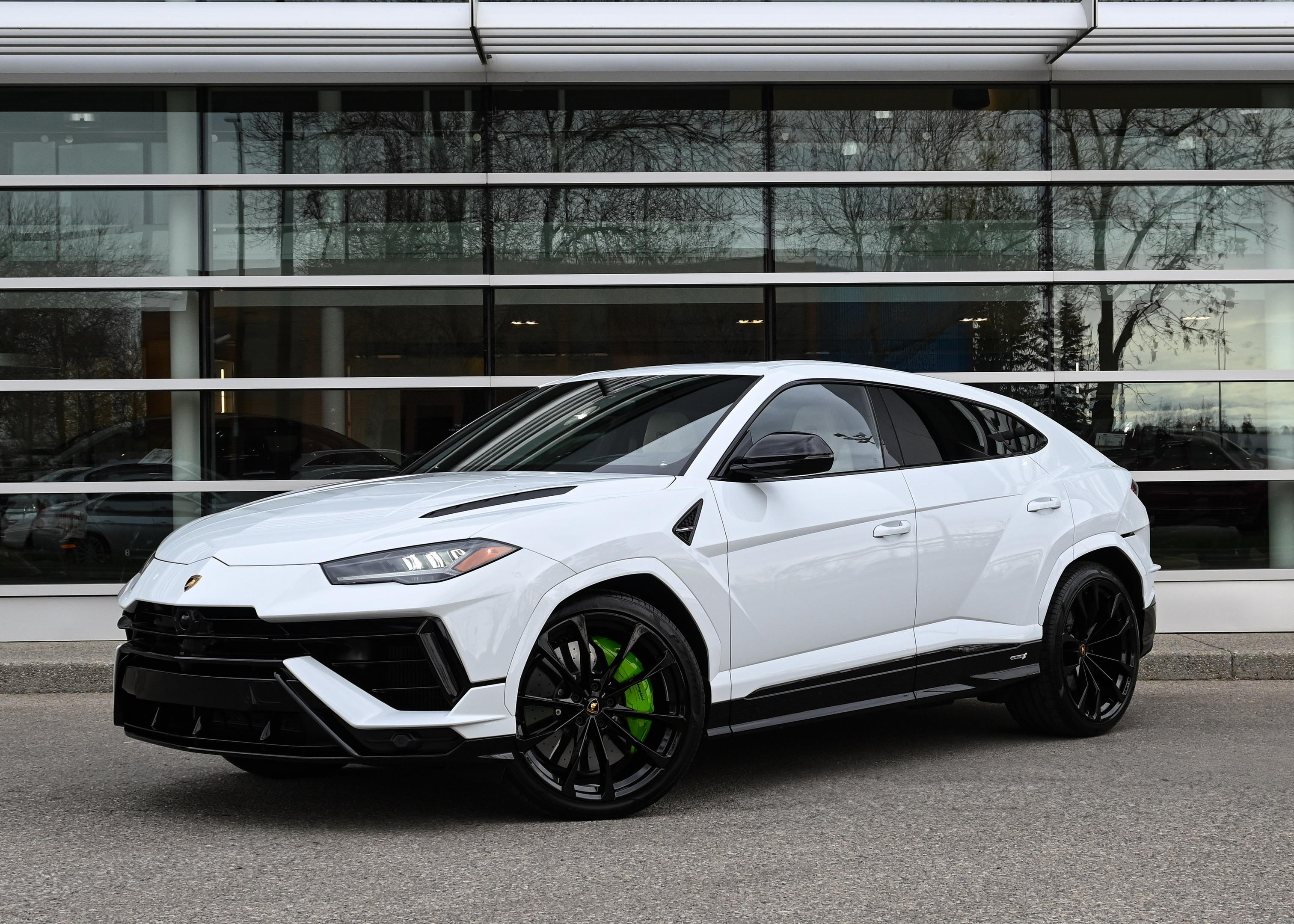 /2023 Lamborghini Urus