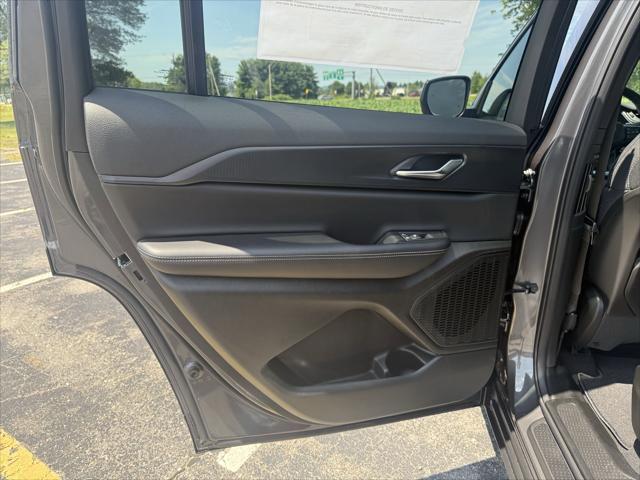 2025 Jeep Grand Cherokee L Laredo X 4x4