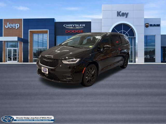 2026 Chrysler Pacifica Select for sale in White River Junction, VT