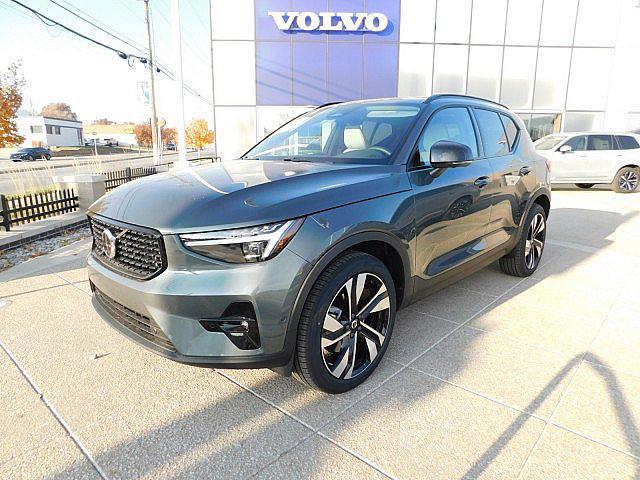 2026 Volvo XC40 Ultra, B5 AWD Gas (mild hybrid), Dark