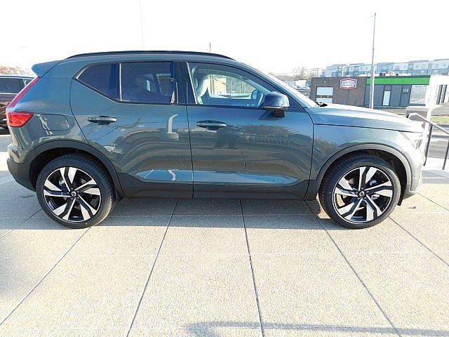 2026 Volvo XC40 Ultra, B5 AWD Gas (mild hybrid), Dark