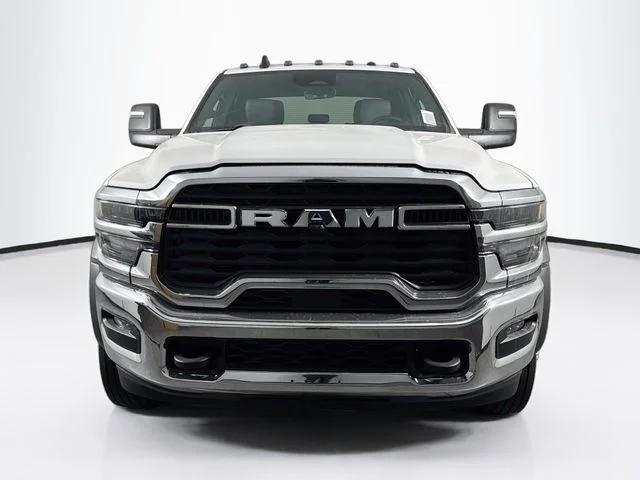 2026 RAM 5500 Chassis RAM 5500 TRADESMAN CHASSIS CREW CAB 4X4 84 CA