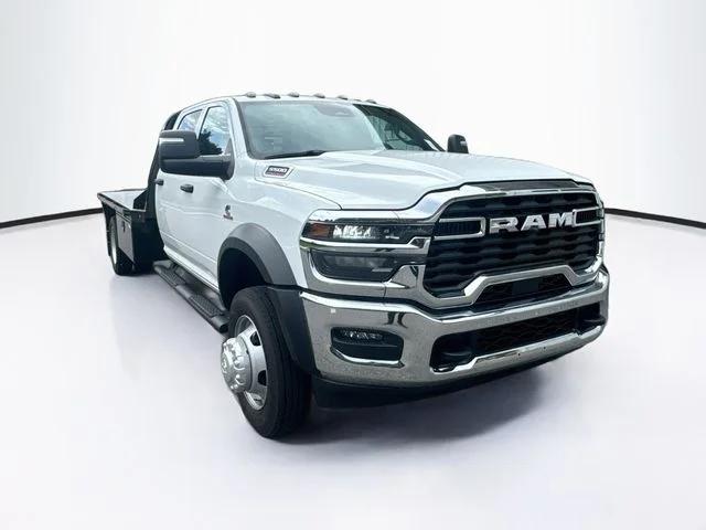 2026 RAM 5500 Chassis RAM 5500 TRADESMAN CHASSIS CREW CAB 4X4 84 CA