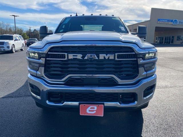 2026 RAM Ram 3500 RAM 3500 TRADESMAN CREW CAB 4X4 8 BOX