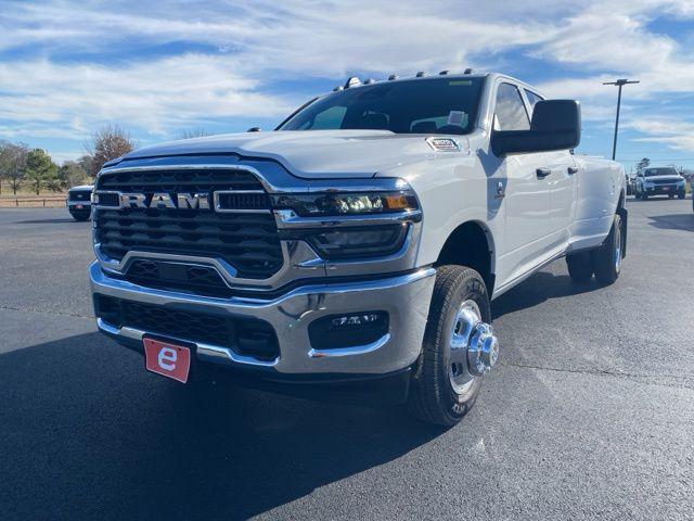 2026 RAM Ram 3500 RAM 3500 TRADESMAN CREW CAB 4X4 8 BOX