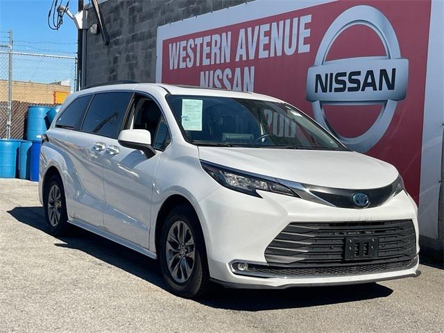 2023 Toyota Sienna XLE 2023 Toyota Sienna XLE