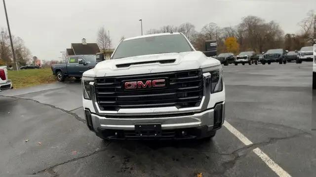 2026 GMC Sierra 2500HD Crew Cab, Standard Bed, Pro, 4WD