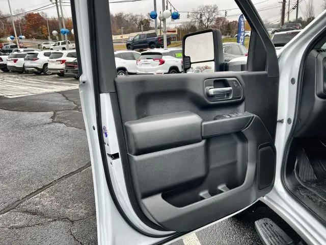 2026 GMC Sierra 2500HD Crew Cab, Standard Bed, Pro, 4WD