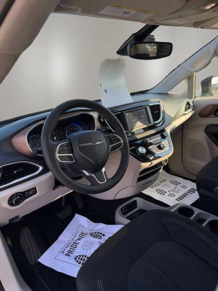2023 Chrysler Voyager LX