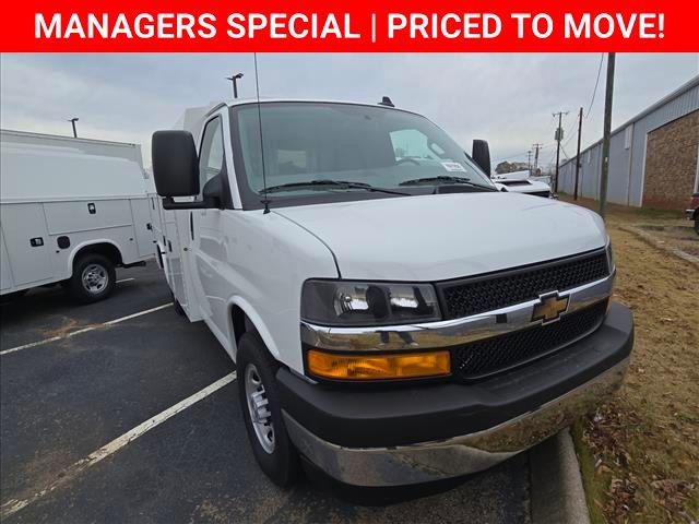 2025 Chevrolet Express Cutaway Work Van