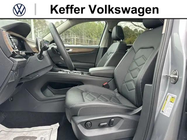 2026 Volkswagen Atlas SE with Technology