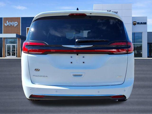 2026 Chrysler Pacifica Select AWD