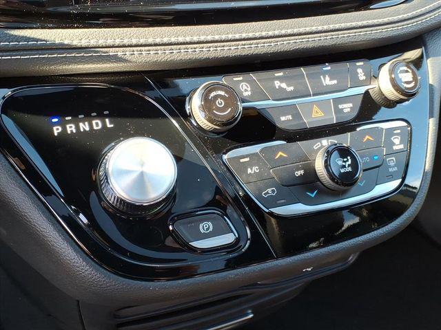 2026 Chrysler Pacifica Select AWD